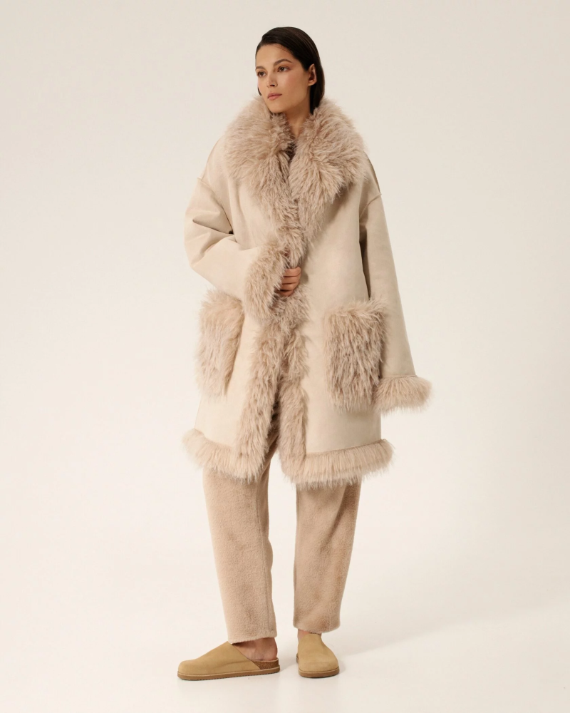 Пальто из эко-меха двустороннее