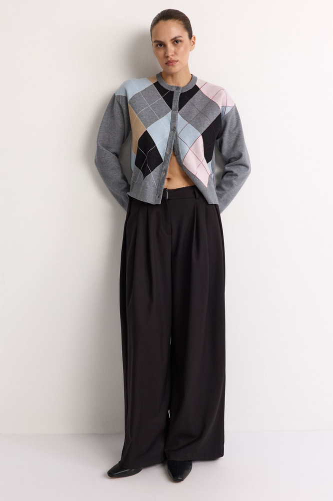 Брюки широкие с защипами