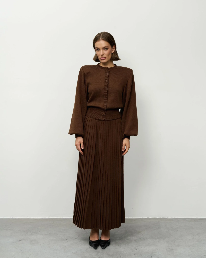 Вязаный костюм с длинной юбкой