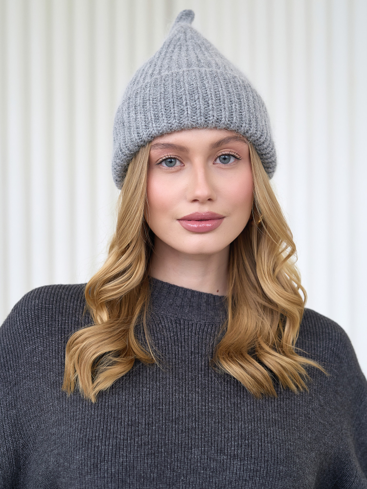 Шапка с "хвостиком" Шапка с "хвостиком"