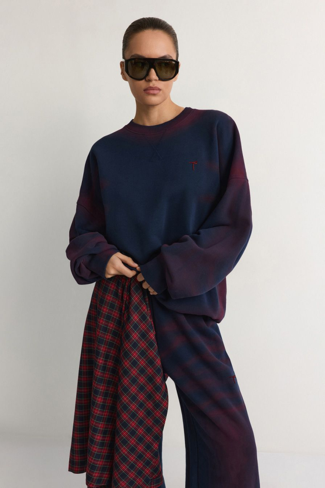 Свитшот со спрей-эффектом