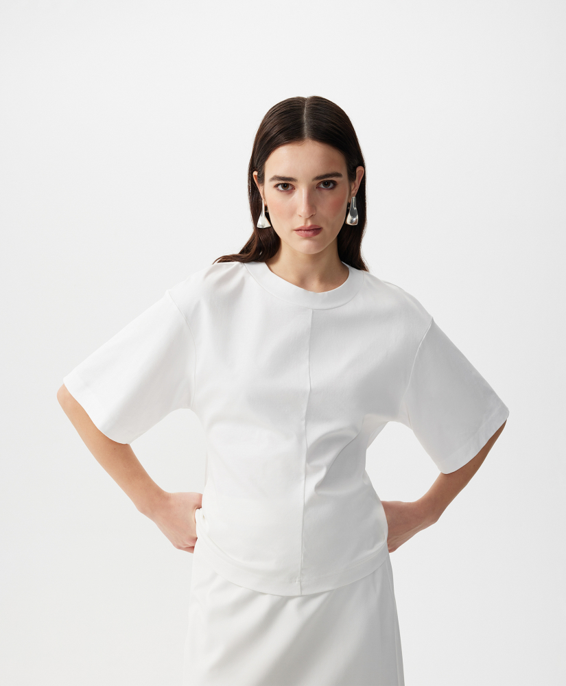 Футболка приталенного силуэта