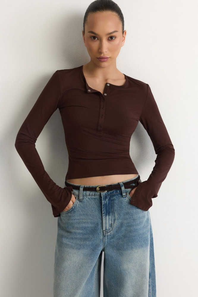 Лонгслив с рукавами на кнопках