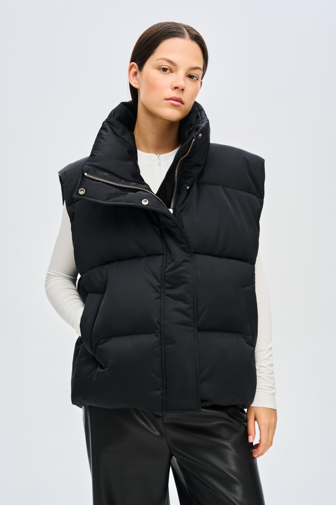 Жилет объемный пуховый FW 24/25 Жилет объемный пуховый FW 24/25