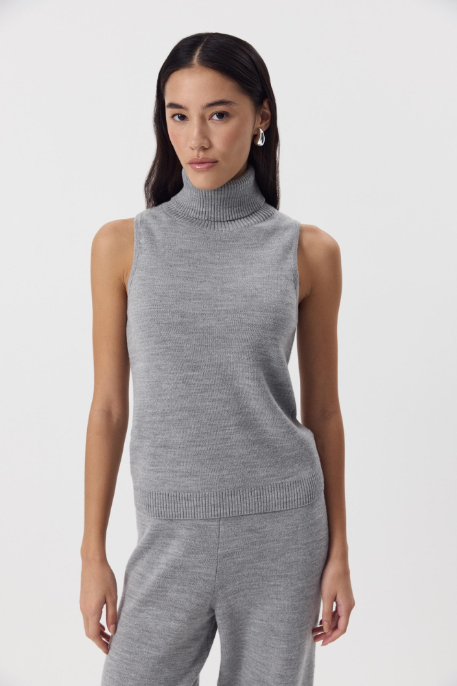 Топ с воротником-стойкой вязаный с шерстью Топ с воротником-стойкой вязаный с шерстью