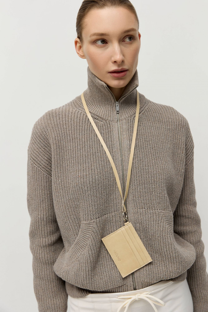 Картхолдер со съемным ремешком из кожи