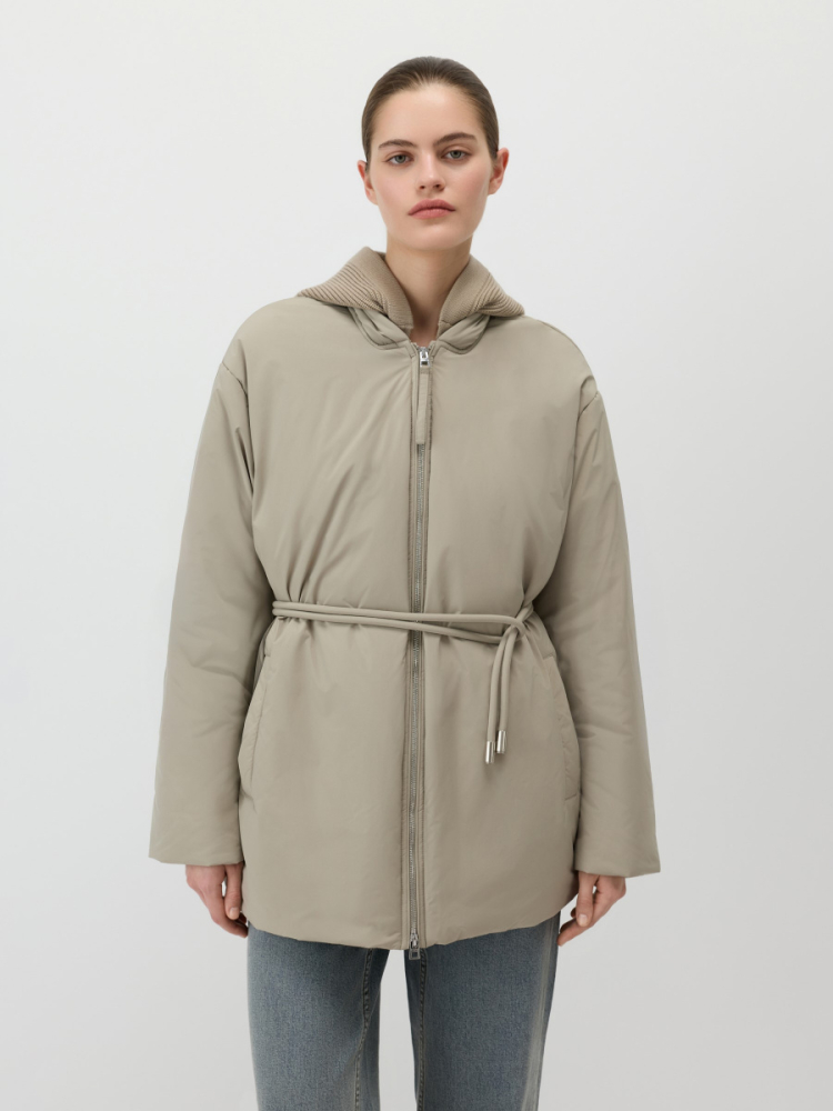 Утепленное полупальто с капюшоном