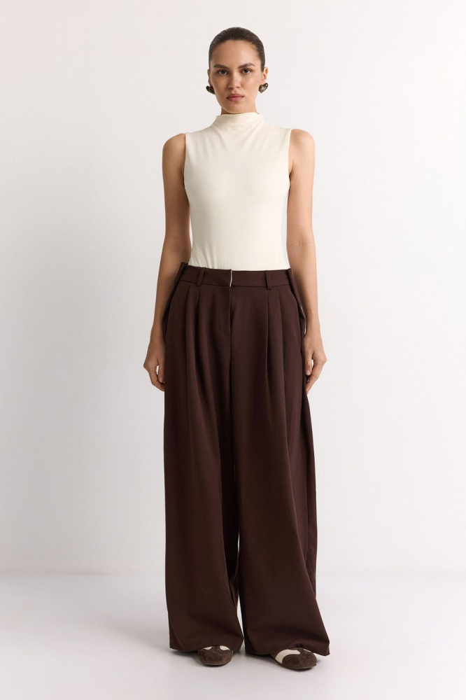 Брюки широкие с защипами