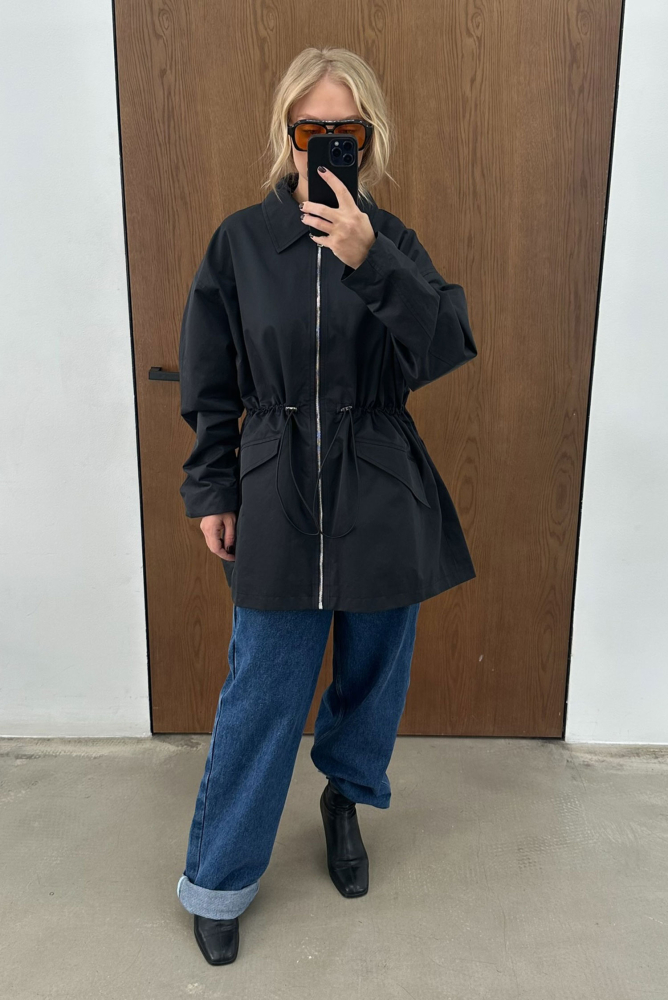 Парка на кулисе (черная)