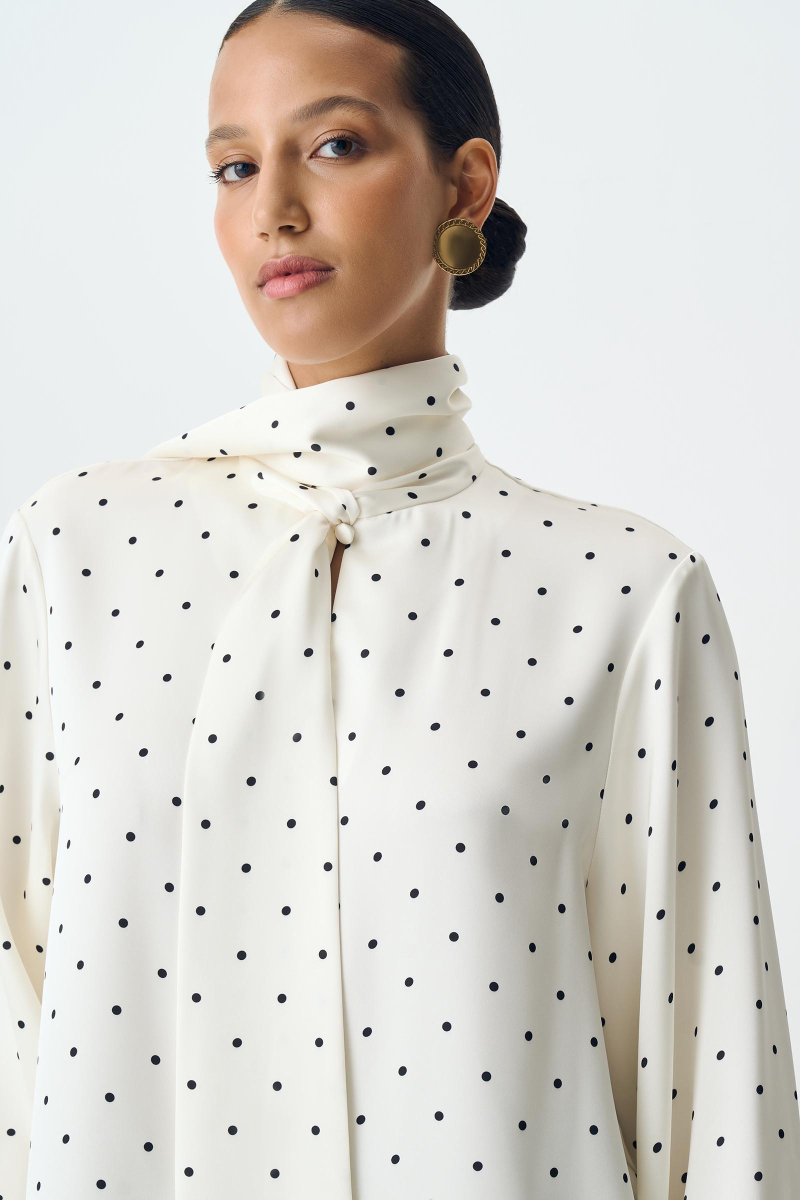 Блузка с бантом из сатина в горох Charmstore, цвет: ванильный, 102-38939-113 купить онлайн Блузка с бантом из сатина в горох Charmstore, цвет: ванильный, 102-38939-113 купить онлайн