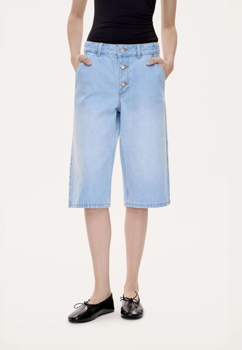 Женские шорты бермуды из денима MUTED, цвет: голубой, 904825.WSHT0011_Light-blue купить онлайн