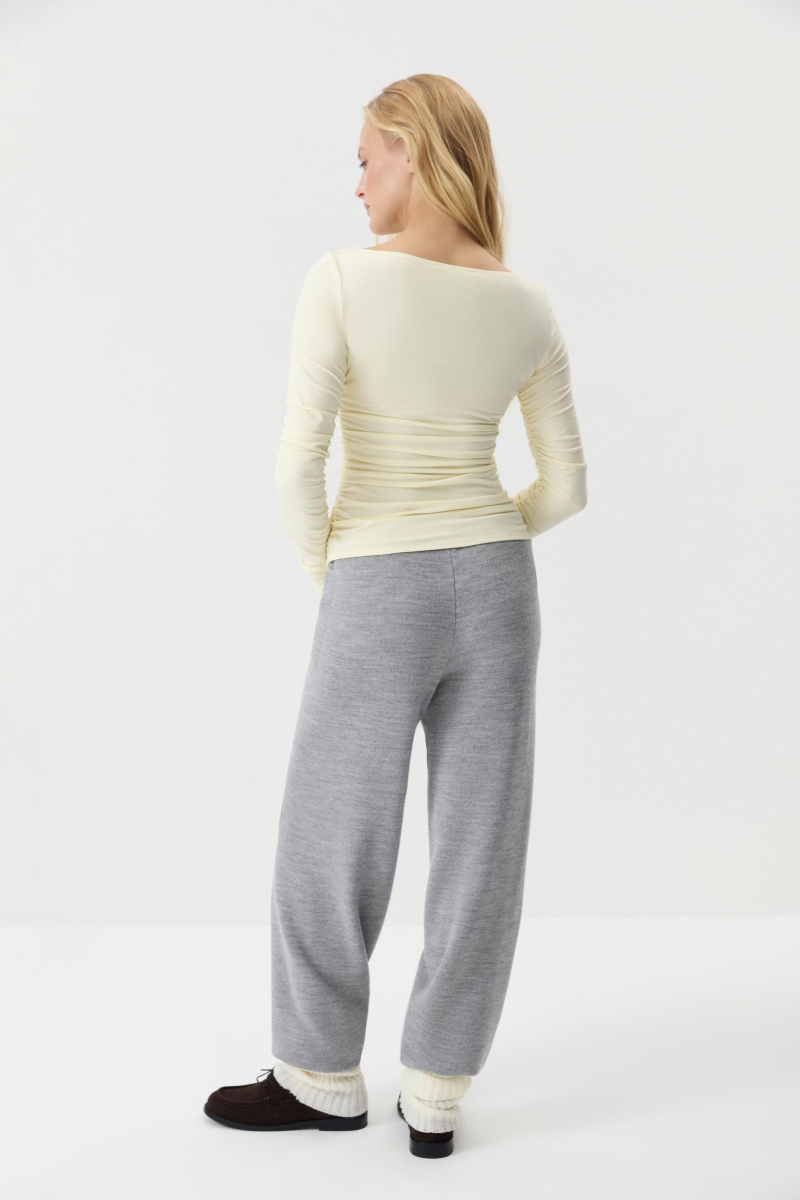 Лонгслив с драпировкой Charmstore, цвет: Сливочный, 205-44265-121 купить онлайн Лонгслив с драпировкой Charmstore, цвет: Сливочный, 205-44265-121 купить онлайн