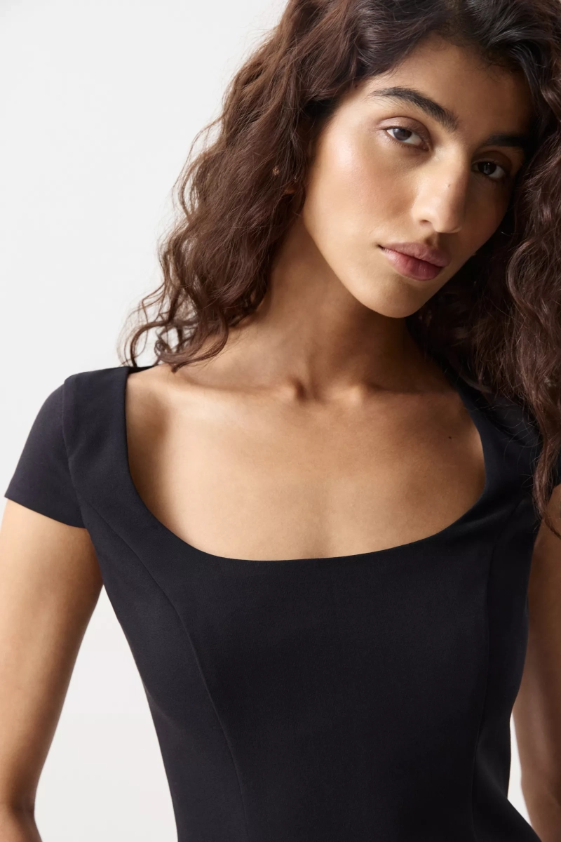 Платье мини с коротким рукавом Charmstore, цвет: Черный, 111-553103-880 купить онлайн