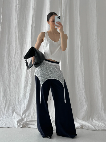 Кружевной пояс асимметричного кроя