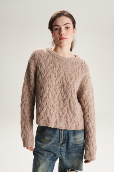 Джемпер прямой с косичками Джемпер прямой с косичками