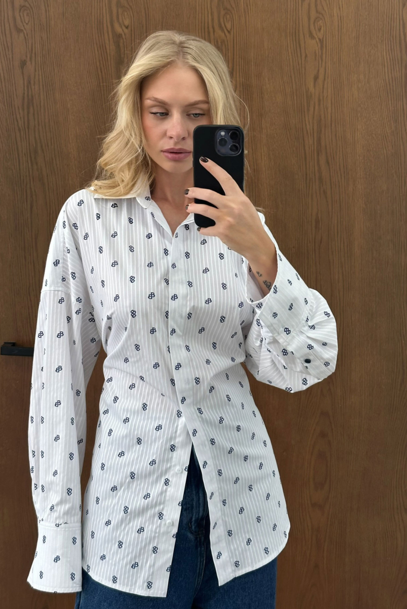 Рубашка с широкими манжетами с паттерном (белая)