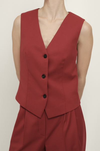 Костюмный жилет