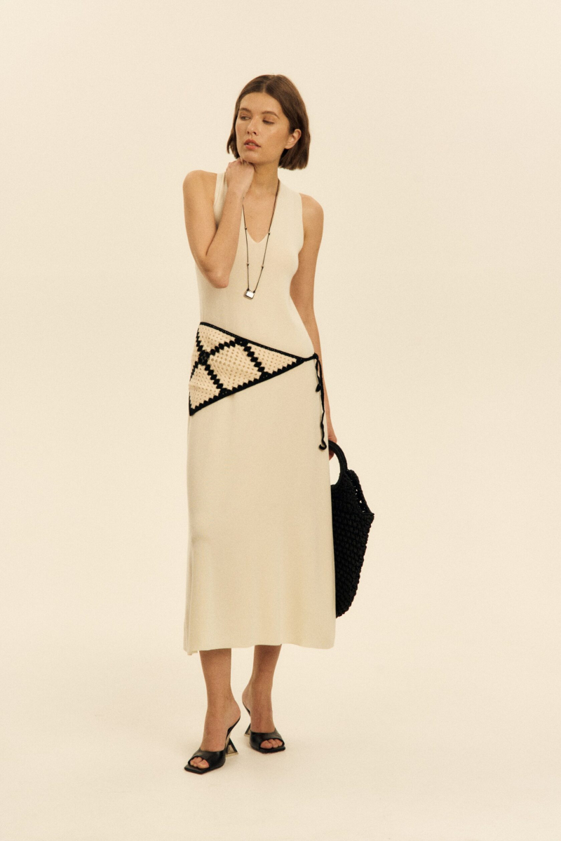 Платье трикотажное с крестом на спине SAGAS, цвет: белый, 250001 купить онлайн