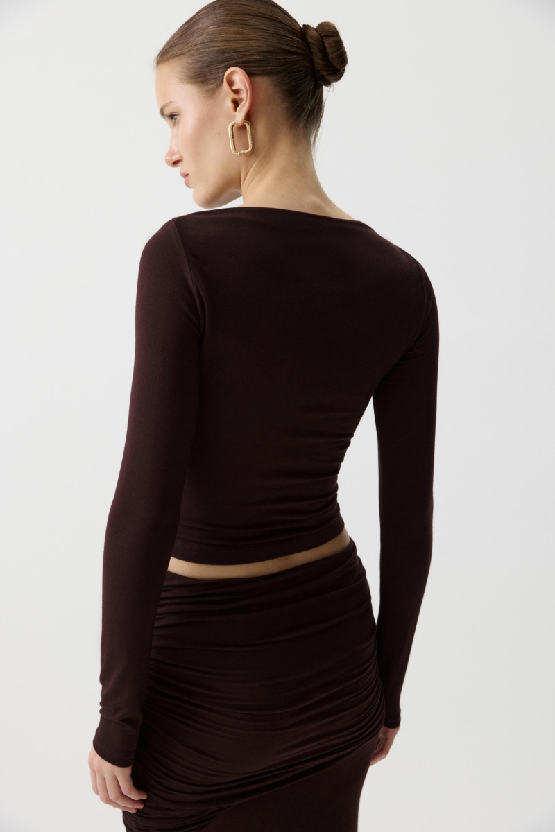 Лонгслив с вырезом лодочка Charmstore, цвет: коричневый, 205-53165-551 купить онлайн