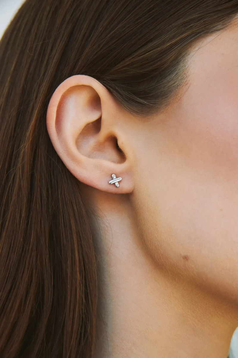 Серебряные серьги-пусеты «Вышивка» SBLESKOM, цвет: Серебряный, 11845 купить онлайн