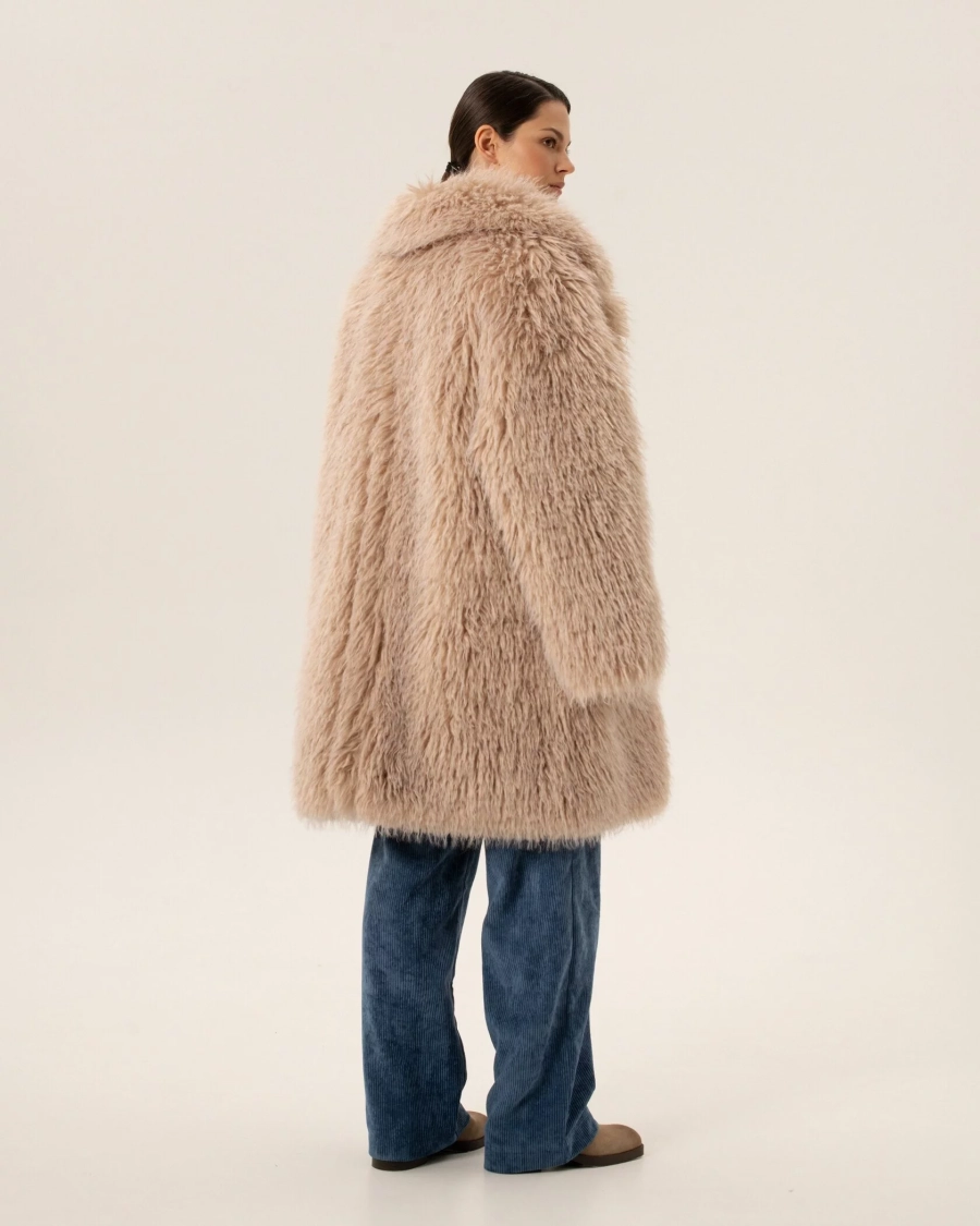 Пальто из эко-меха двустороннее Anmuse, цвет: бежевый, FUR24W120-DS-1 купить онлайн