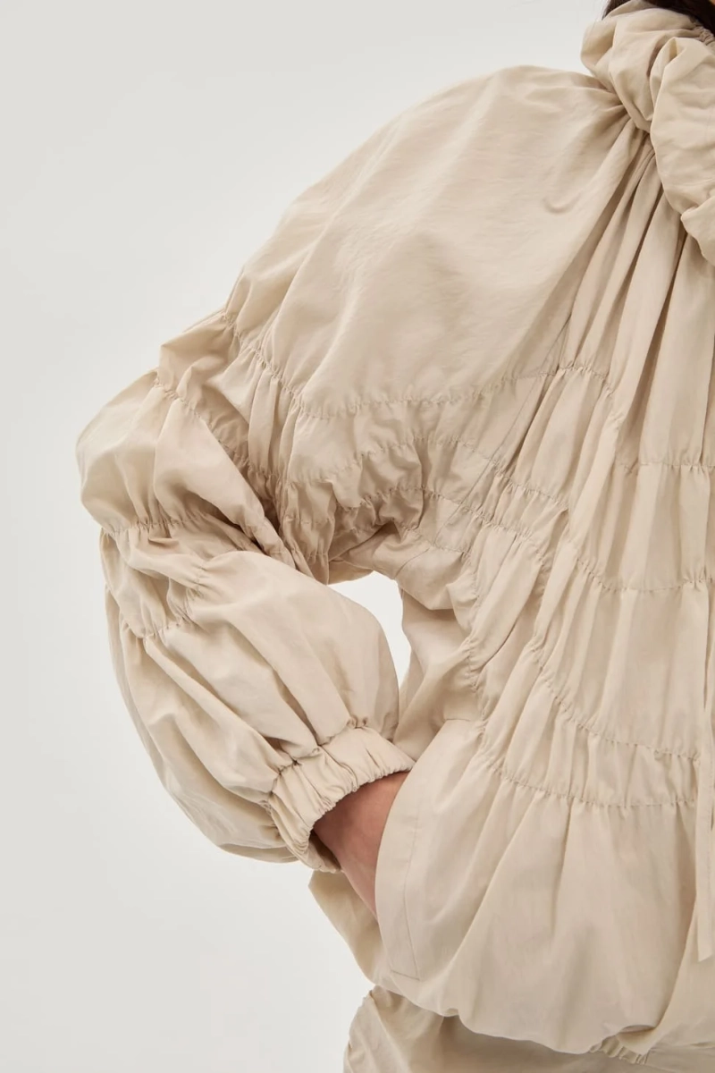 Олимпийка ренессансная жемчужная UNKE, цвет: бежевый, 2601J004T_BE купить онлайн