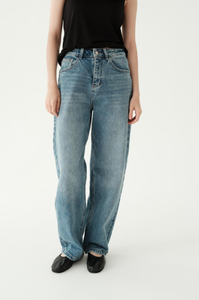 Джинсы прямого кроя