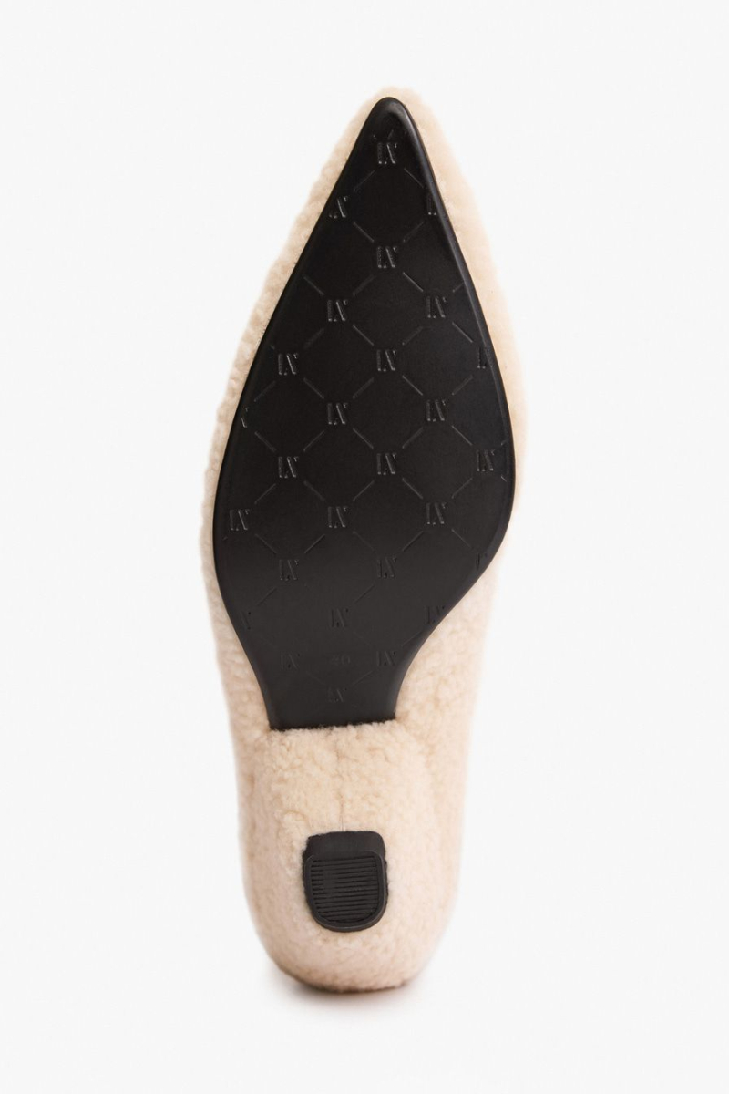 Туфли из натурального меха Lera Nena, цвет: белый LN.101.18678.120 купить онлайн