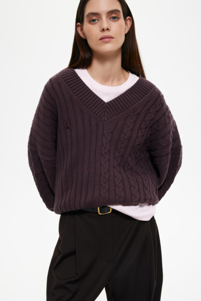 Джемпер с косами и вышивками