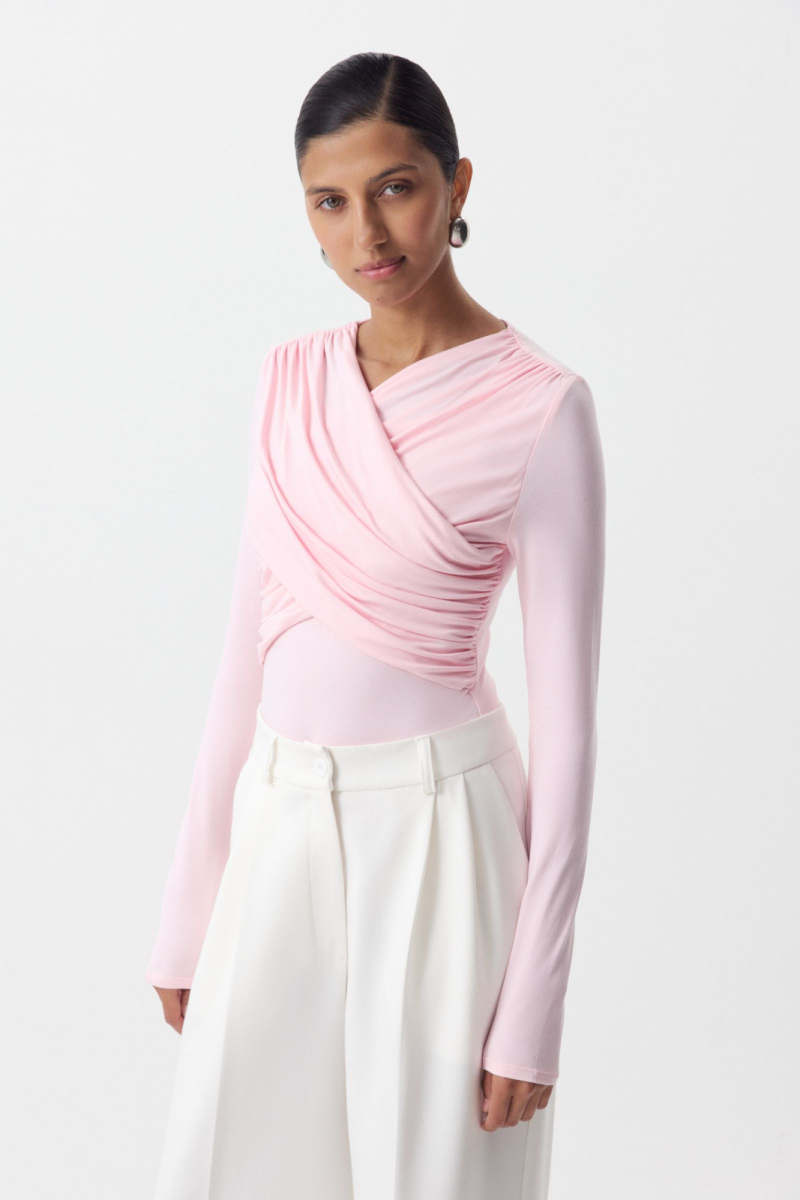 Лонгслив с драпированной деталью на груди Лонгслив с драпированной деталью на груди