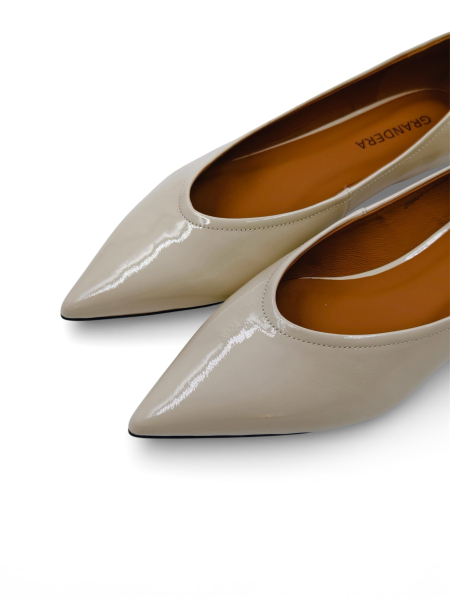 Балетки из натуральной кожи GRANDERA, цвет: бежевый  купить онлайн