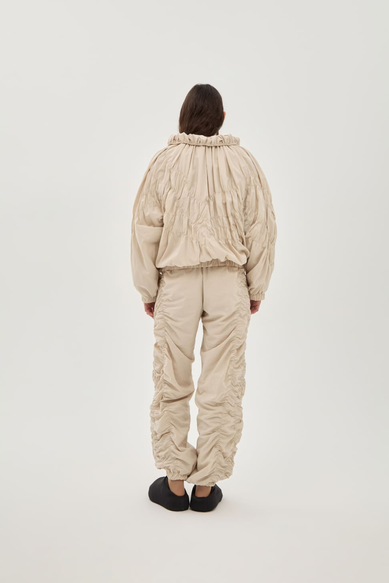 Олимпийка ренессансная жемчужная UNKE, цвет: бежевый, 2601J004T_BE купить онлайн