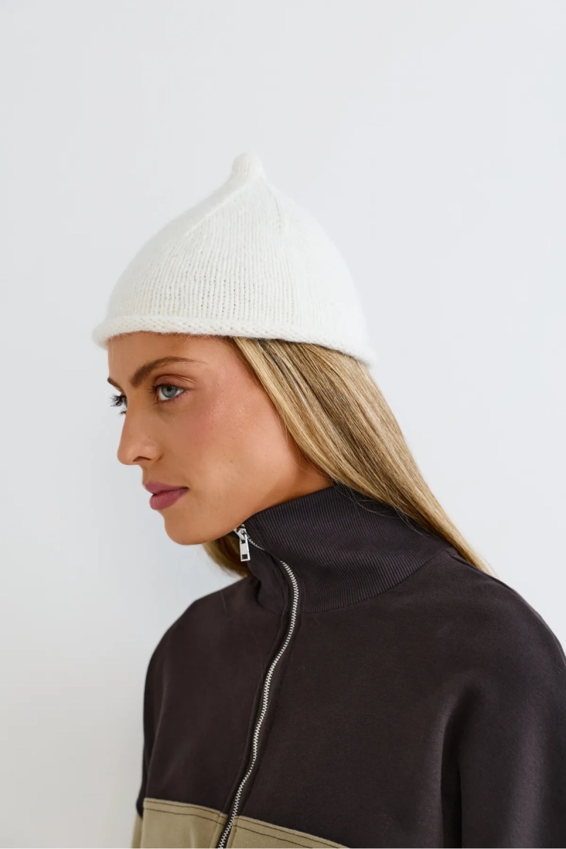 Шапка желудь ручной работы Erist store, цвет: белый НФ-00003289 купить онлайн