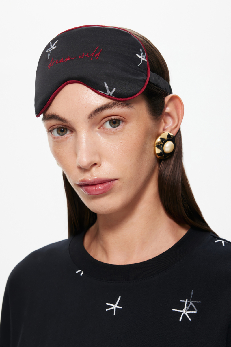 Маска с вышивкой DREAMS BY ALENA AKHMADULLINA, цвет: Черный 225102440204562/203000 купить онлайн