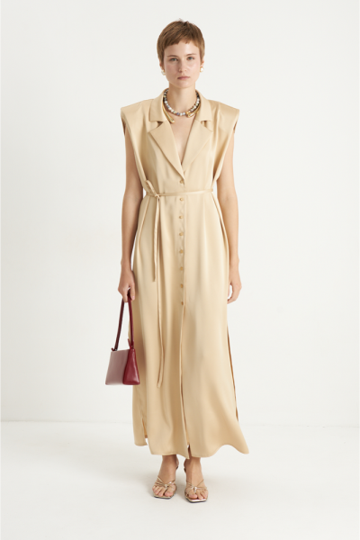 Платье из атласа с подплечниками