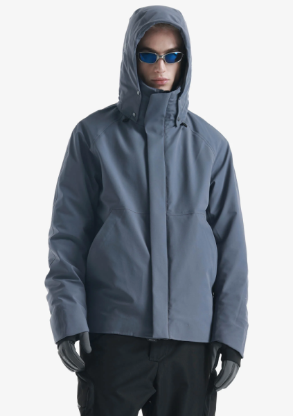 Короткая куртка из функциональной ткани