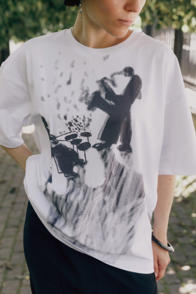 Футболка звуковые блики UNKE, цвет: белый, 2502TSH002C_WH купить онлайн