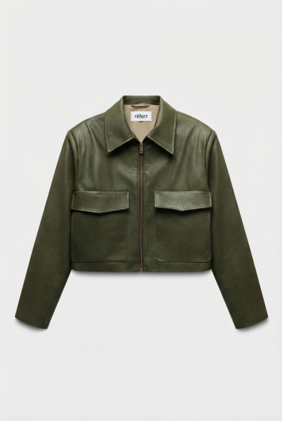 Куртка укороченная из экокожи с накладными карманами