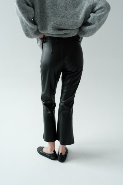 Брюки со стрелками экокожа НИ ИМЕНИ, НИ ПОХОЖИХ, цвет: Черный, 00-00000330 купить онлайн