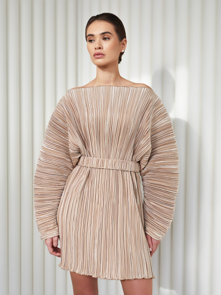 Платье с цельнокроенным рукавом