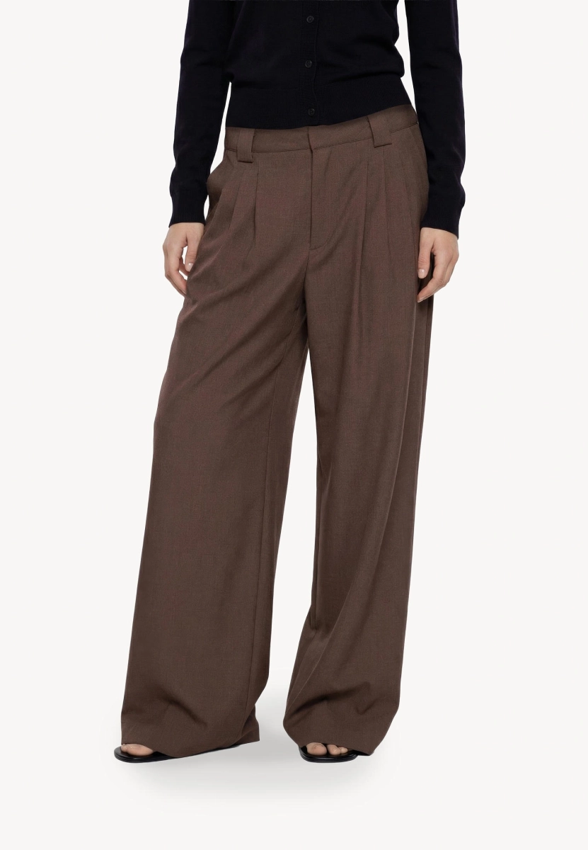 Женские брюки с защипами MUTED, цвет: коричневый, 905310.WPNT0017_Brown купить онлайн