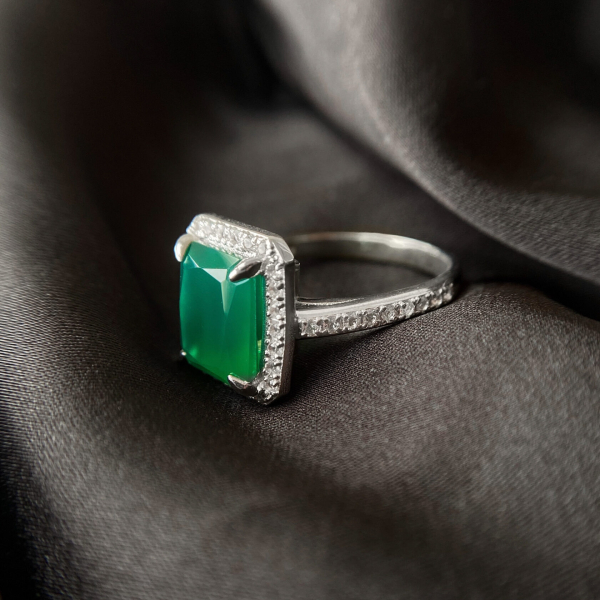 Кольцо Королева с хризопразом и белыми топазами The Reason, цвет: Серебряный, клц квин хрп 02 купить онлайн