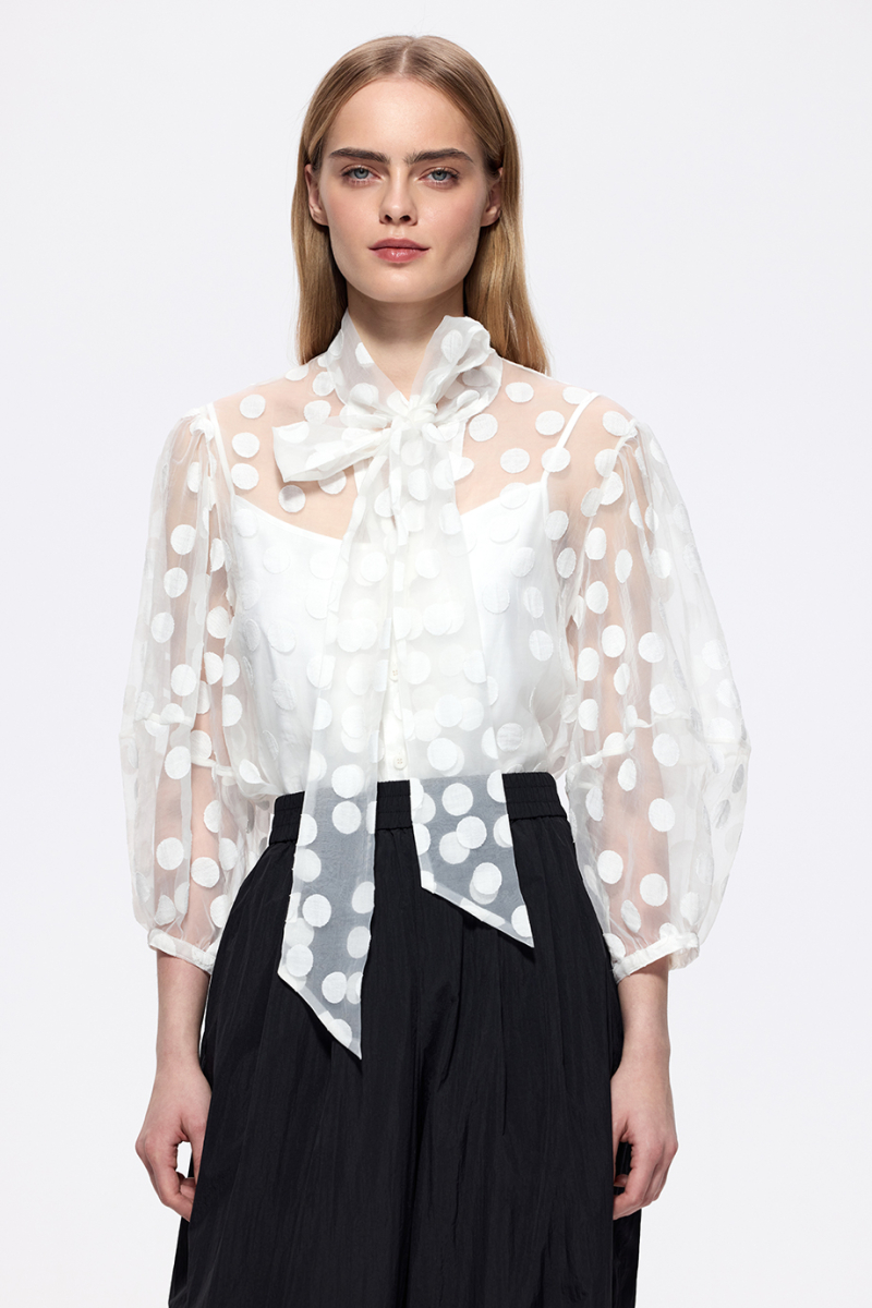 Блузка из деворе с бантом