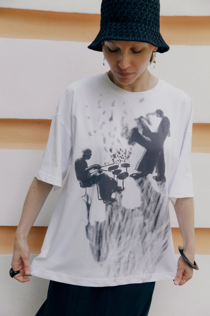 Футболка звуковые блики UNKE, цвет: белый, 2502TSH002C_WH купить онлайн