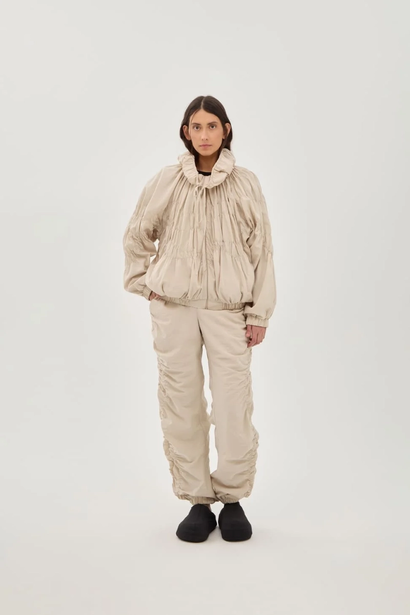 Олимпийка ренессансная жемчужная UNKE, цвет: бежевый, 2601J004T_BE купить онлайн