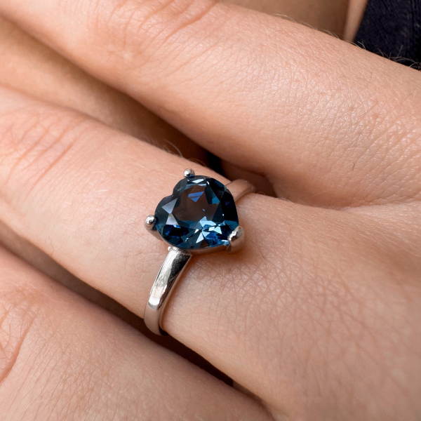 Кольцо Сердце элитный с Лондон топазом The Reason, цвет: Серебряный клц сердel лон | новая женская коллекция купить онлайн