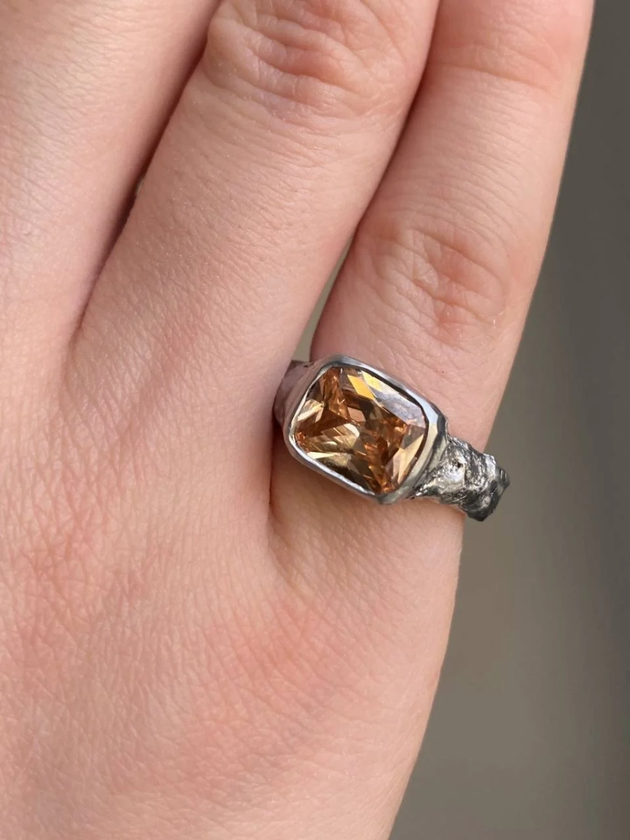 Кольцо «Текстура» с фианитами SJEW  купить онлайн