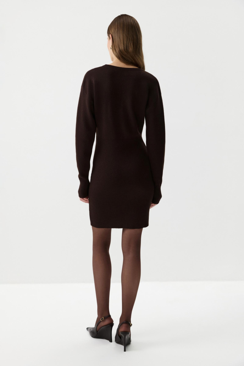 Платье приталенного силуэта с пуговицами Charmstore, цвет: коричневый, 306-51898-551 купить онлайн