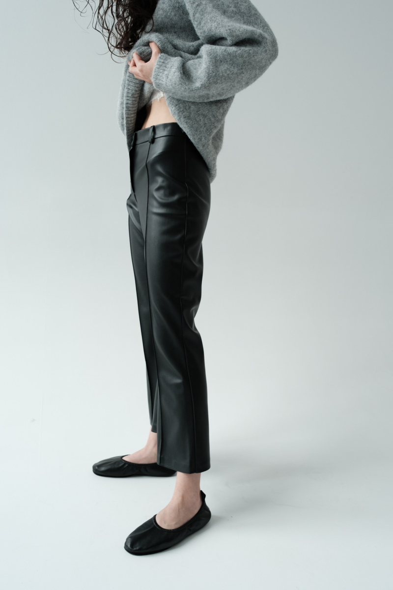 Брюки со стрелками экокожа НИ ИМЕНИ, НИ ПОХОЖИХ, цвет: Черный, 00-00000330 купить онлайн