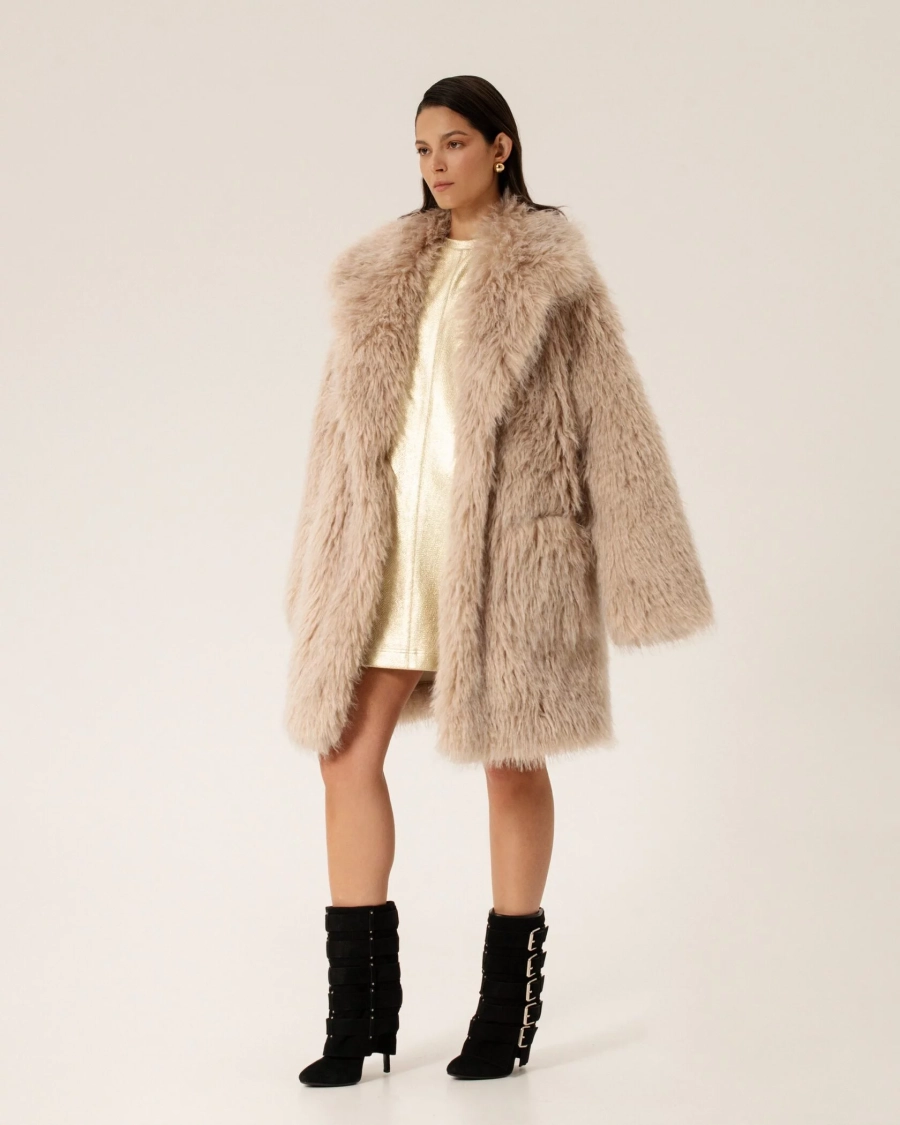 Пальто из эко-меха двустороннее Anmuse, цвет: бежевый, FUR24W120-DS-1 купить онлайн